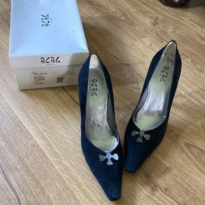 BCBG suede pumps